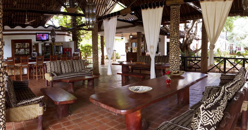 Mangro Hotel Diani Beach Esterno foto