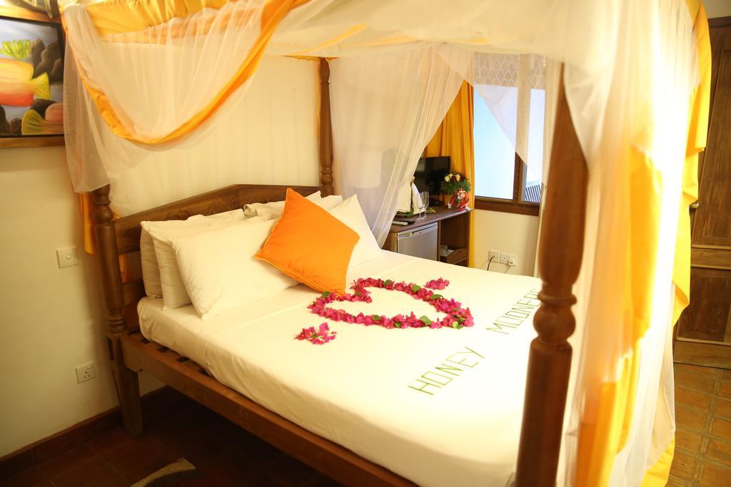 Mangro Hotel Diani Beach Esterno foto